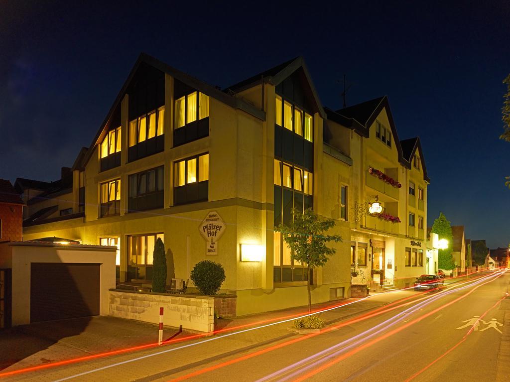 Hotel Loesch Pfaelzer Hof Romerberg Exterior foto